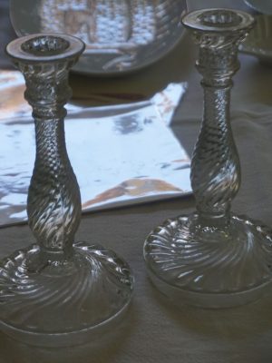 Pareja candelabros cristal prensado